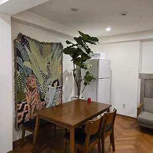 Guest house Dewey House Yeonnam, Seoul